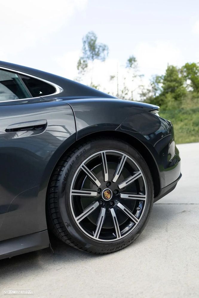 Porsche Taycan - 8