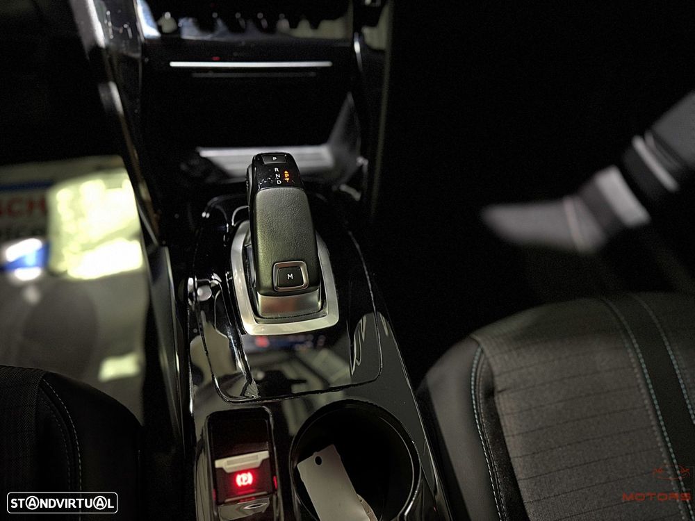 Peugeot 2008 1.2 PureTech Allure EAT8 - 31