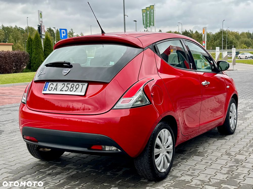 Lancia Ypsilon 1.2 8V Black&Red S&S - 4