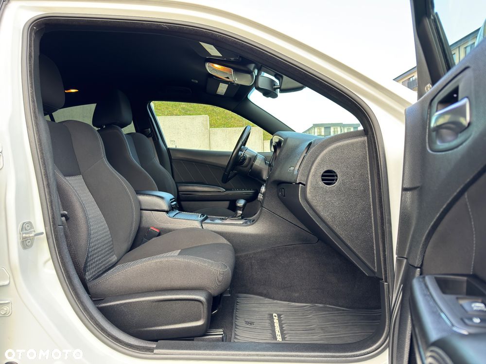 Dodge Charger 5.7 R/T - 24