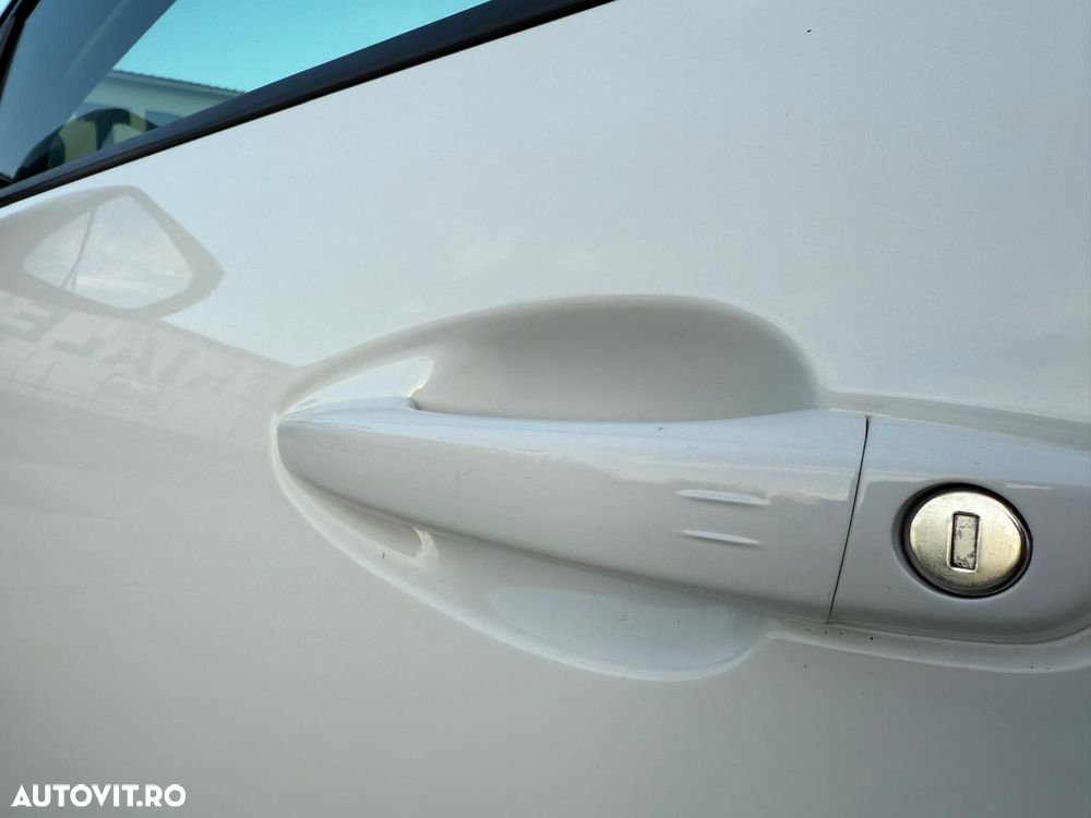 Peugeot 3008 1.2 PureTech Turbo S&S EAT8 Allure - 32