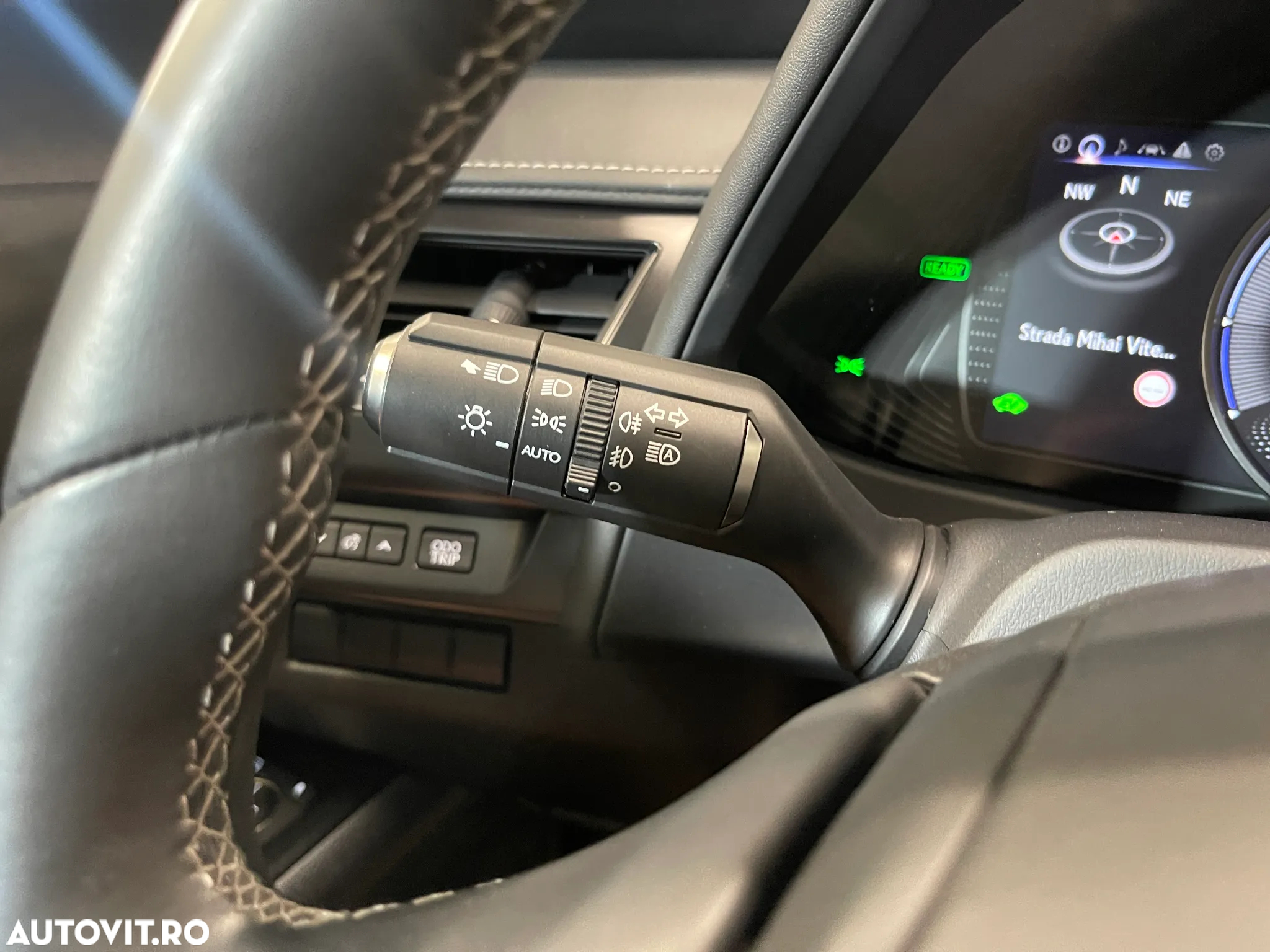 Lexus UX 250h Business Edition - 17