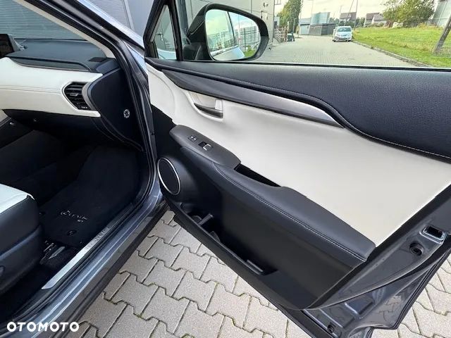 Lexus NX 300h F Impression AWD - 24