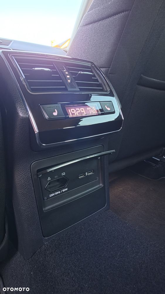 Skoda Superb 2.0 TDI DSG Premium Edition - 24