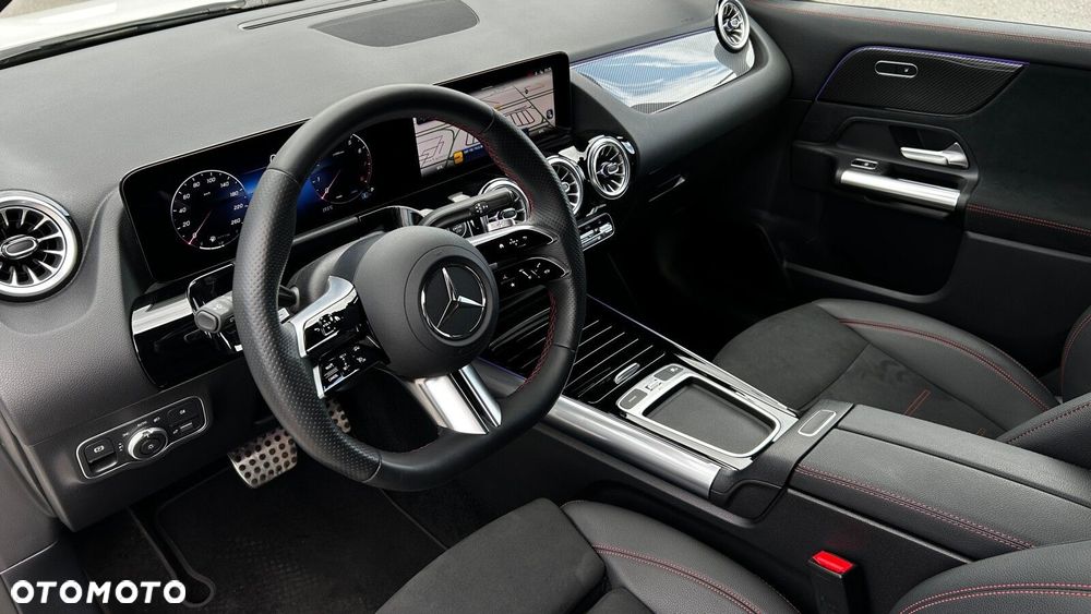 Mercedes-Benz GLA - 11