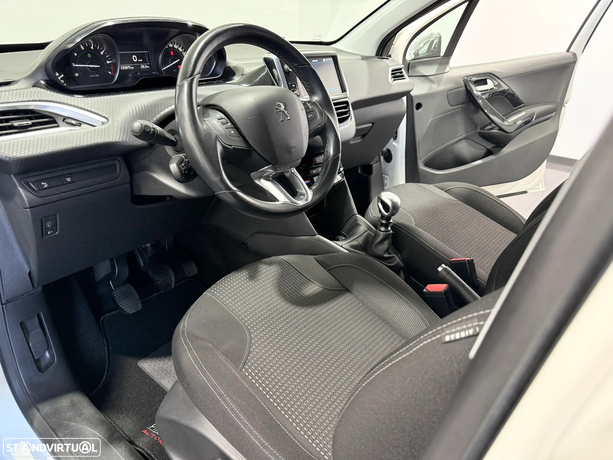 Peugeot 208 1.2 PureTech Allure - 19