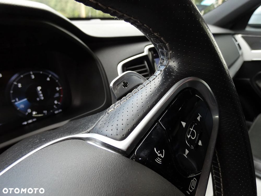 Volvo XC 90 D5 SCR AWD R-Design - 35