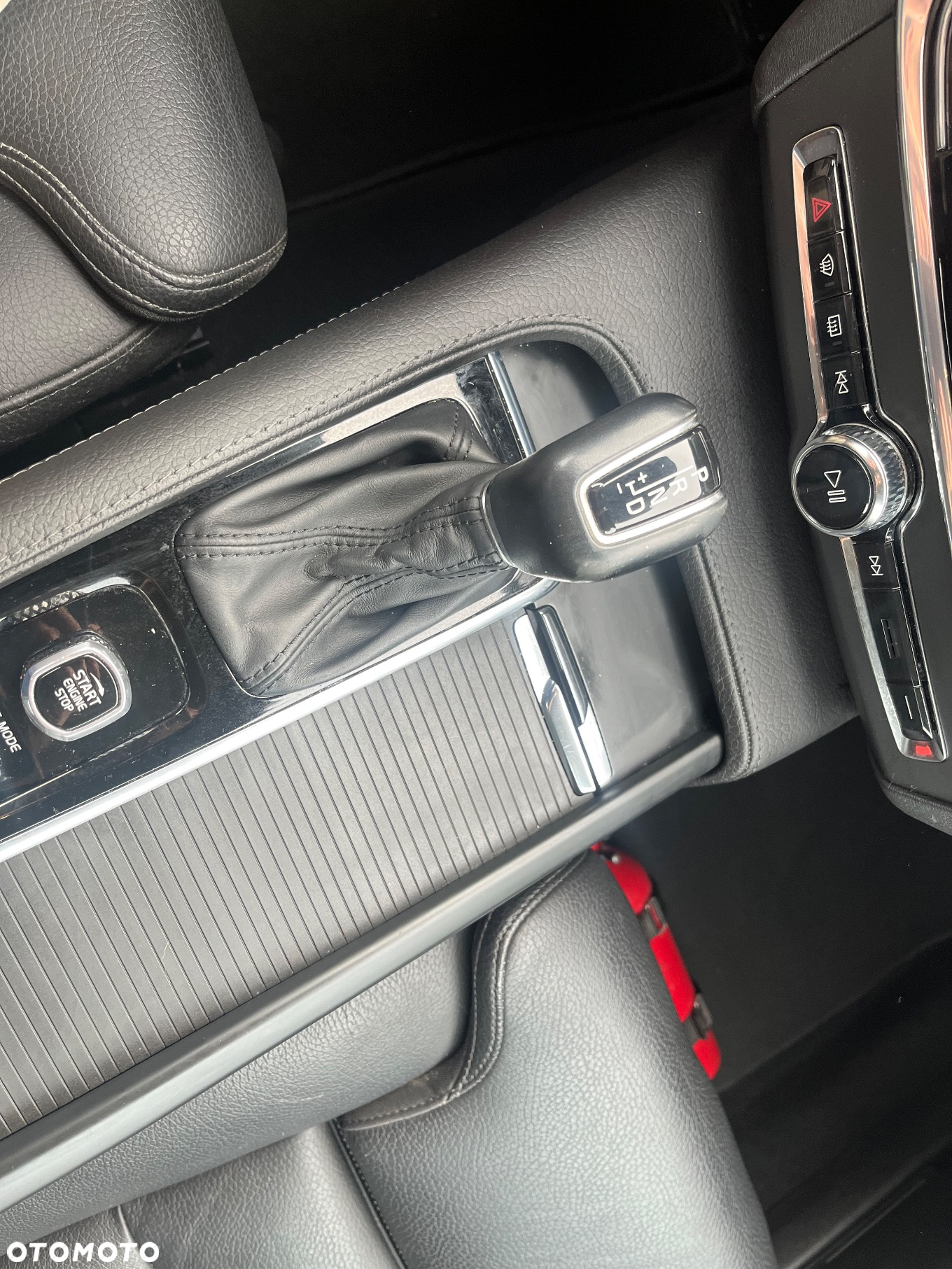 Volvo V90 D4 SCR Momentum Pro - 13