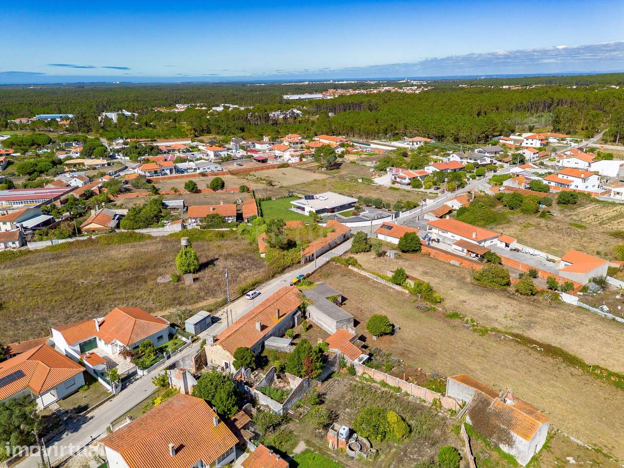 Moradia T4 implantada, num lote de terreno de 1025 m2  em  Martingança - Grande imagem: 3/28