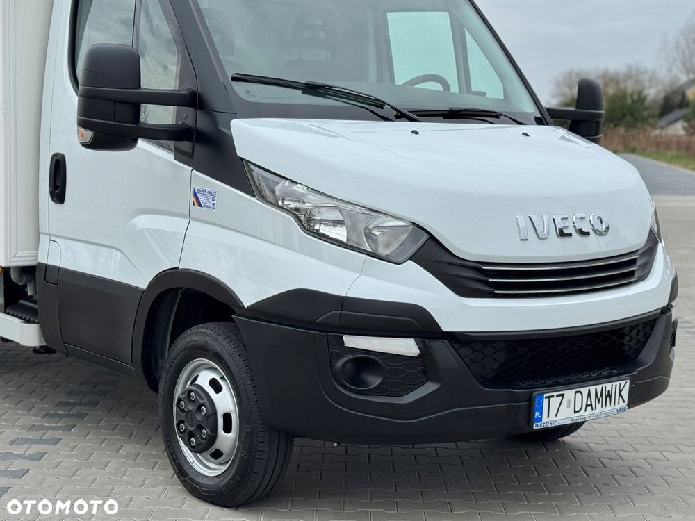 Iveco Daily‼️35/50C18‼️3.0 HI-MATIC Chłodnia/Mroźnia zakres -29C/+20C Grzanie Carrier XARIOS 500 Grube Ściany/Podłoga Przegroda komorowa‼️ na bliźniaku Poduszki Pneumatyczne DMC3500kg Zewnętrzne źródło zasilania 400V - 25