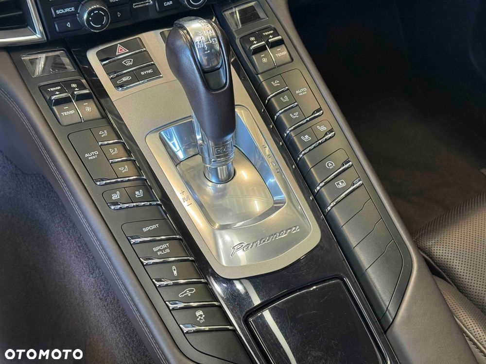 Porsche Panamera 4S Executive - 17