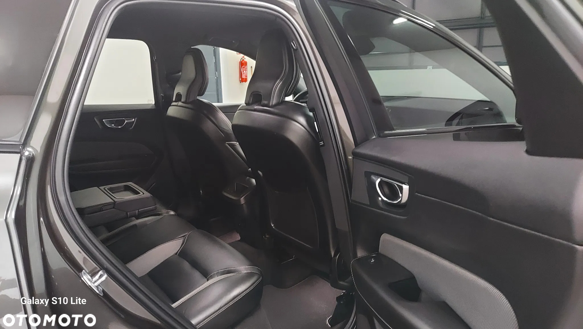 Volvo XC 60 B4 D Plus Dark - 8