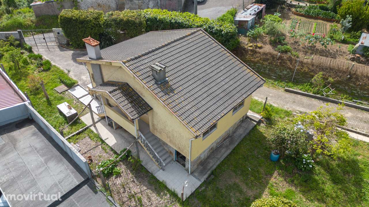 Moradia T3 inserida num terreno com 1500 m² localizada em Pedroso - Grande imagem: 5/47