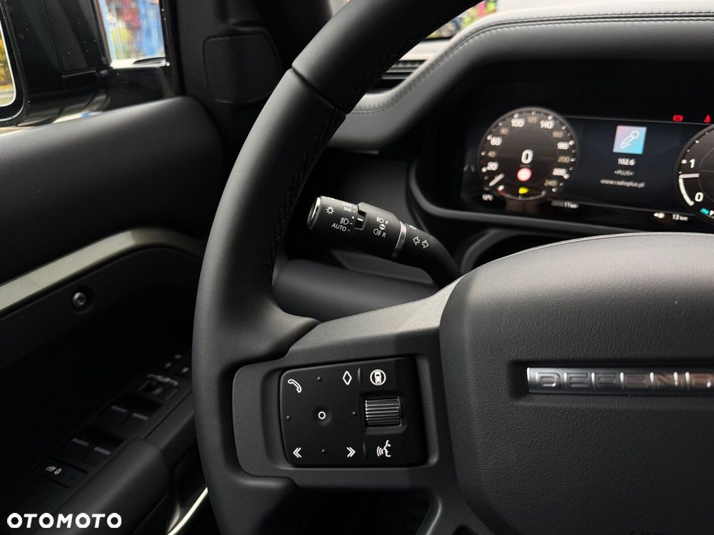 Land Rover Defender - 10