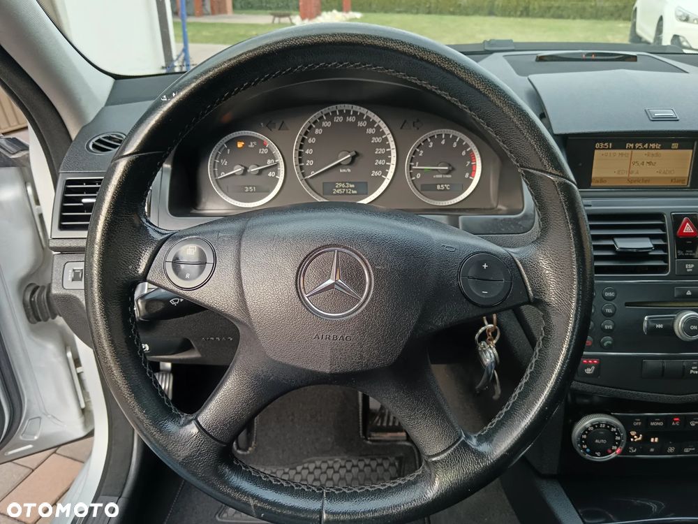 Mercedes-Benz Klasa C 180 Kompressor BlueEFFICIENCY Special Edition - 15