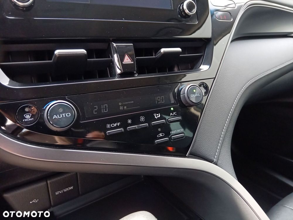 Toyota Camry - 18