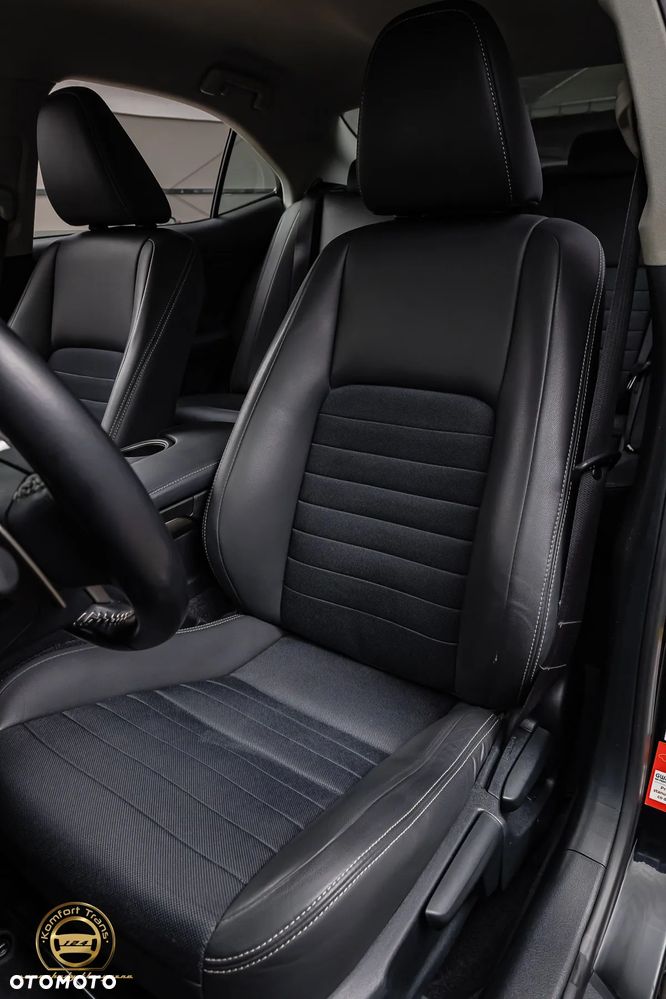 Lexus IS 200t Elite - 25