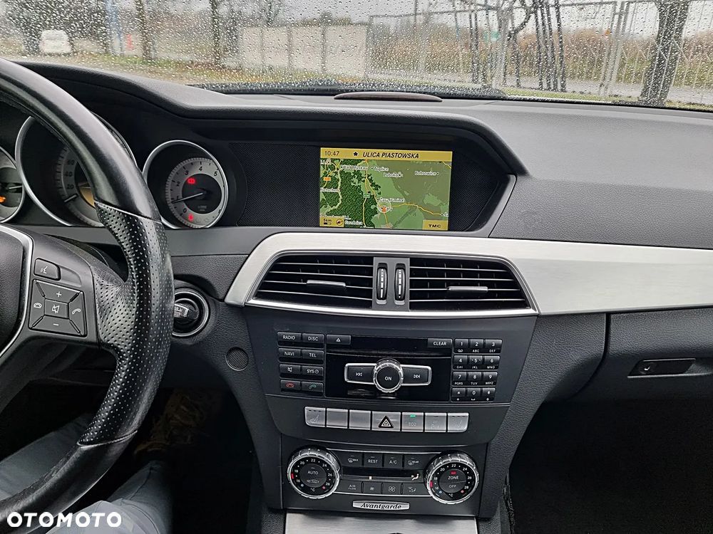 Mercedes-Benz Klasa C 180 CGI BlueEFFICIENCY Avantgarde - 26