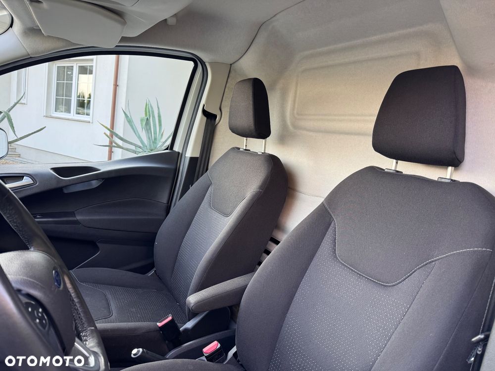 Ford Transit Courier - 21