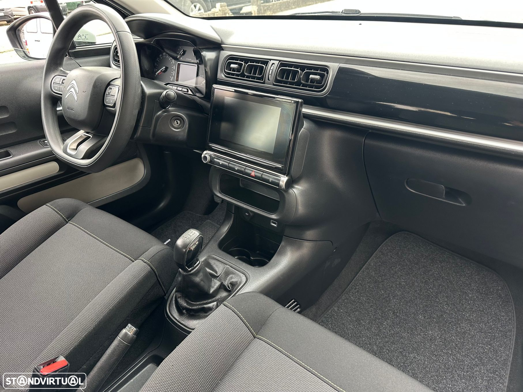 Citroën C3 1.2 PureTech Shine - 17