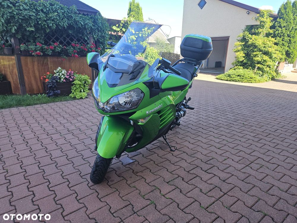 Kawasaki GTR - 10
