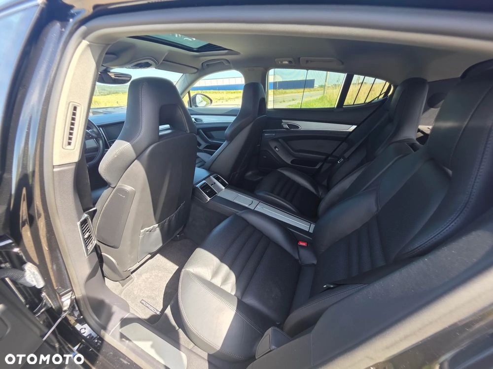 Porsche Panamera 4S PDK - 35