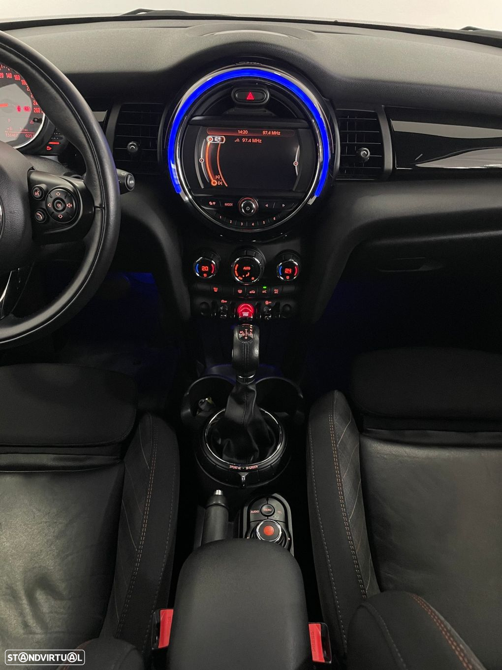 MINI 5 Portas Cooper D Auto - 26