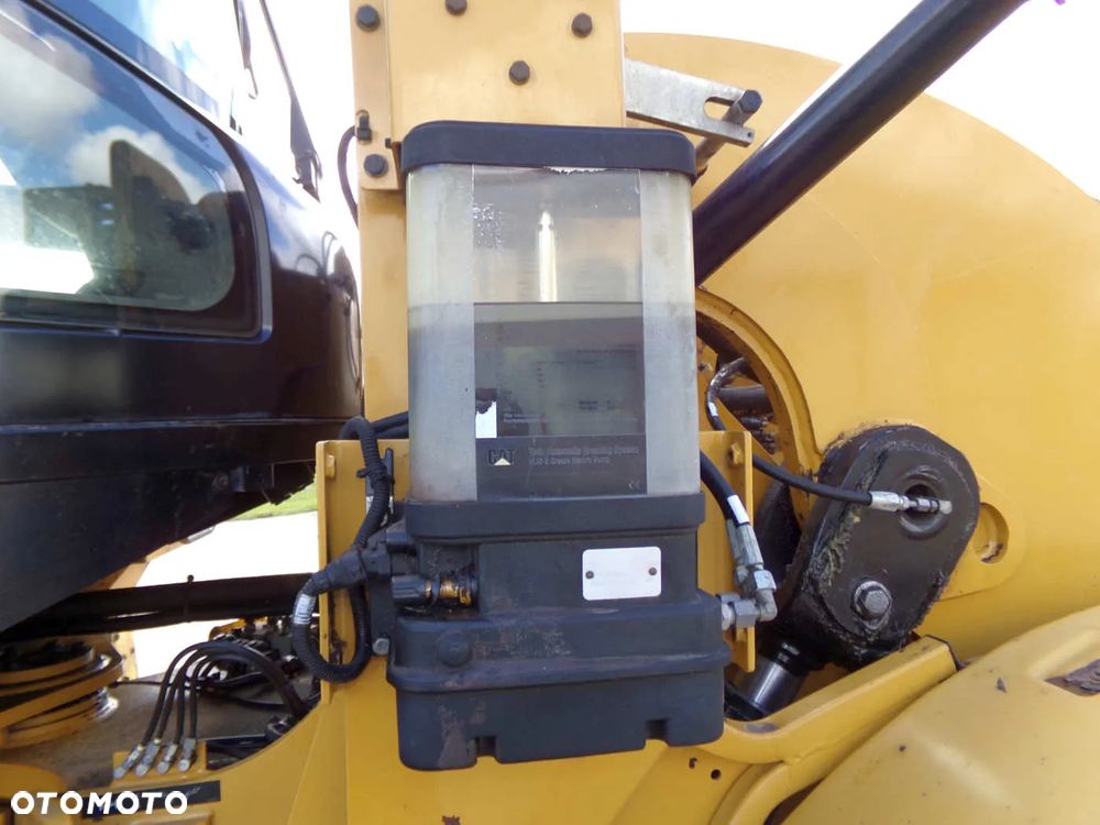 Caterpillar 930K - 13