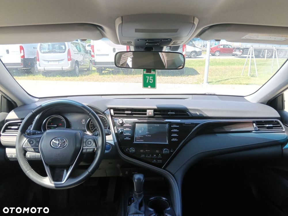 Toyota Camry 2.5 Hybrid Comfort CVT - 2