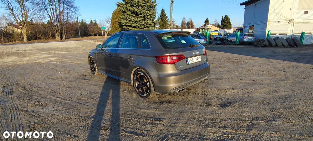 Audi A3 Sportback 2.0 TDI (clean diesel) quattro S tronic S line Sportpaket - 4