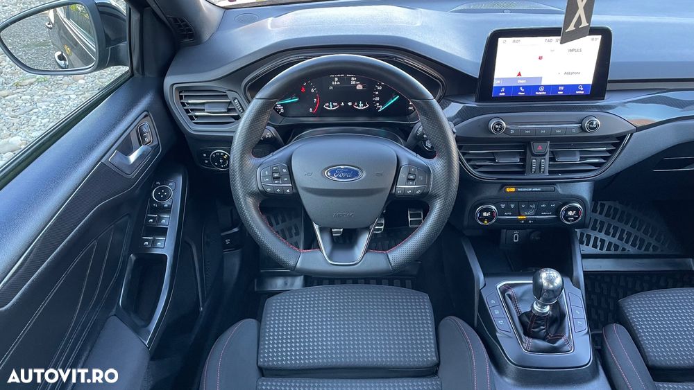 Ford Focus 1.0 EcoBoost Start-Stopp-System ST-LINE - 11