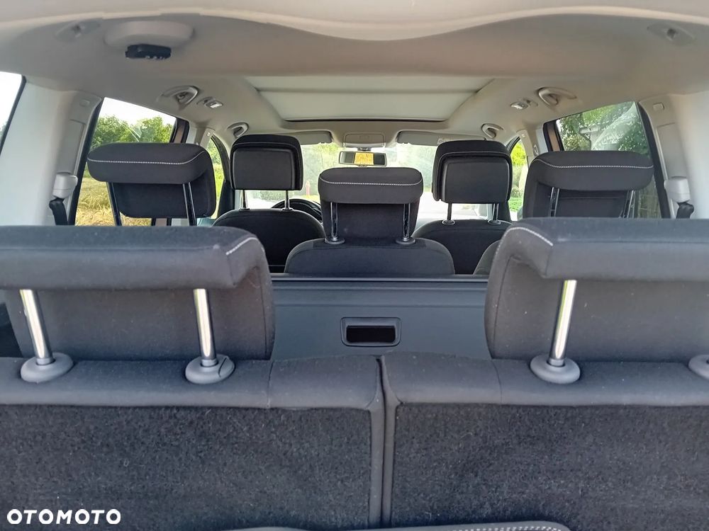 Volkswagen Touran - 14