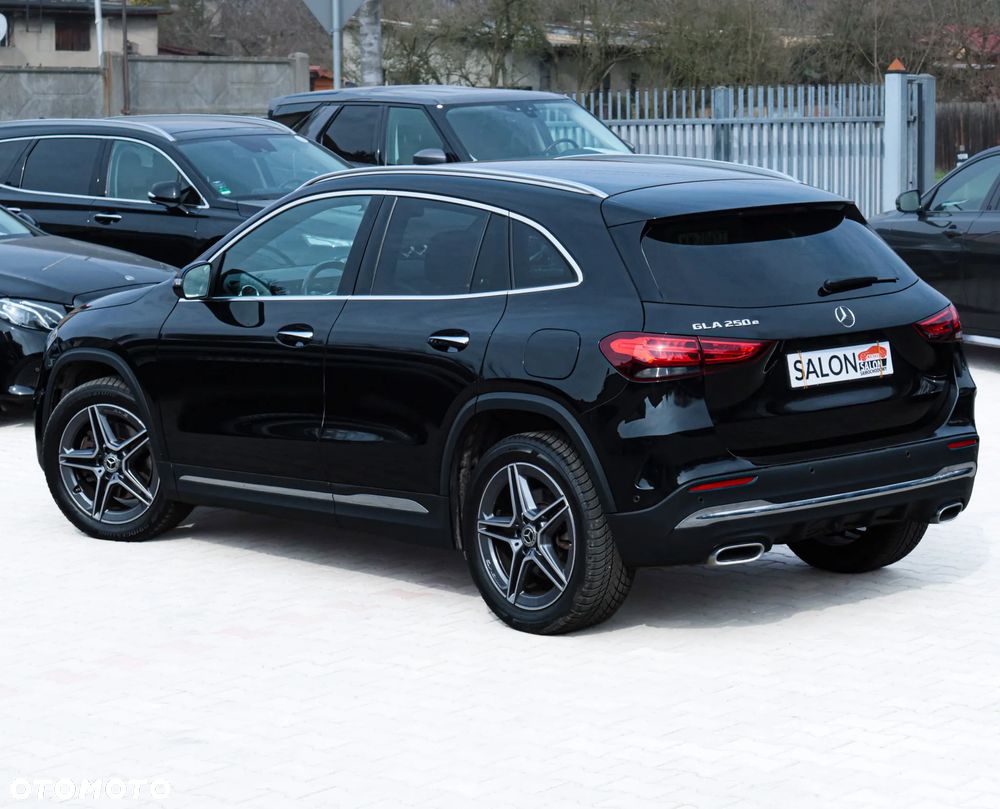 Mercedes-Benz GLA 250 e 8G-DCT AMG Line - 32