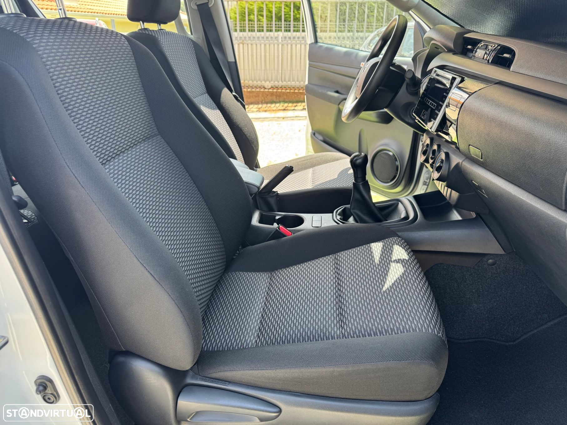 Toyota Hilux 2.4 D-4D 4WD CD CM - 16