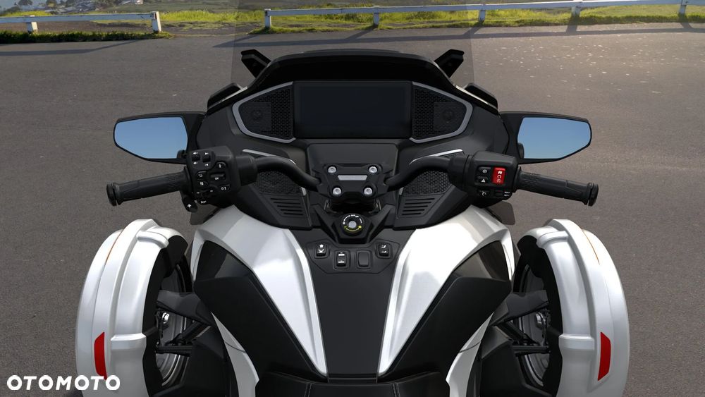 Can-Am Spyder - 9