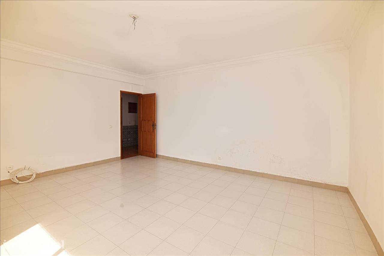 Apartamento T3 com Varanda e Arrecadação, no Centro do Pinhal Novo - Grande imagem: 2/21