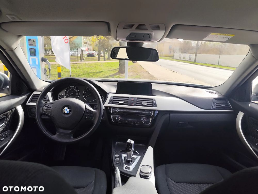 BMW Seria 3 330i Sport Line - 5