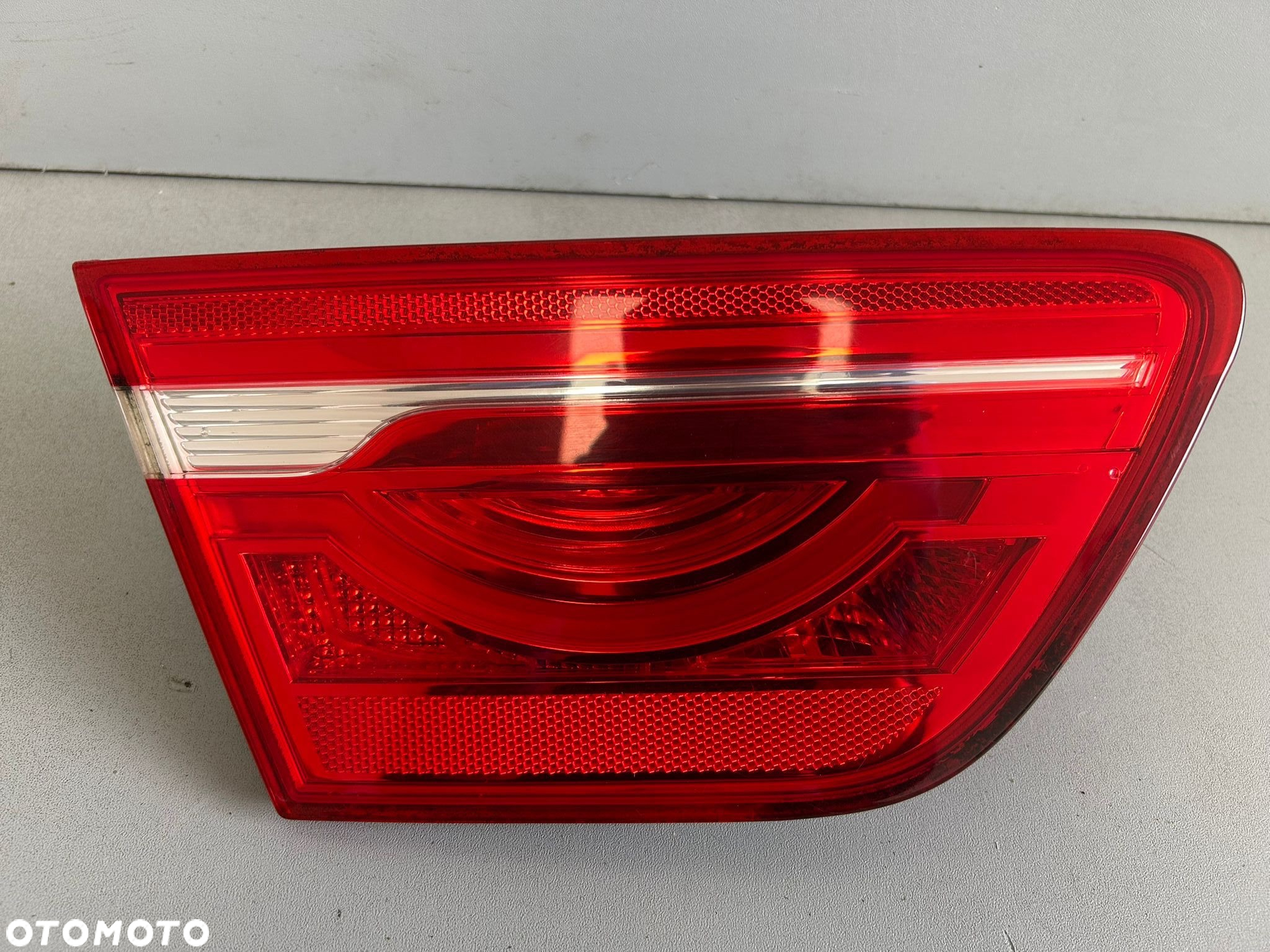 JAGUAR XE X760 LAMPA W KLAPĘ LEWY TYŁ PRAWY TYŁ - 2