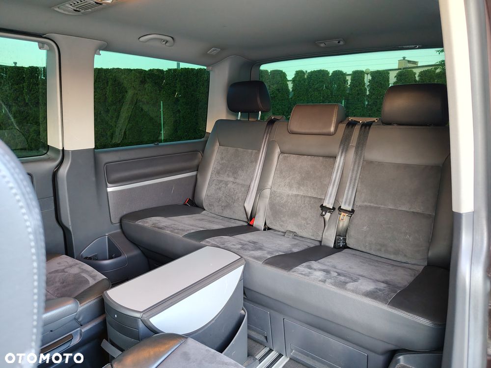 Volkswagen Multivan - 12