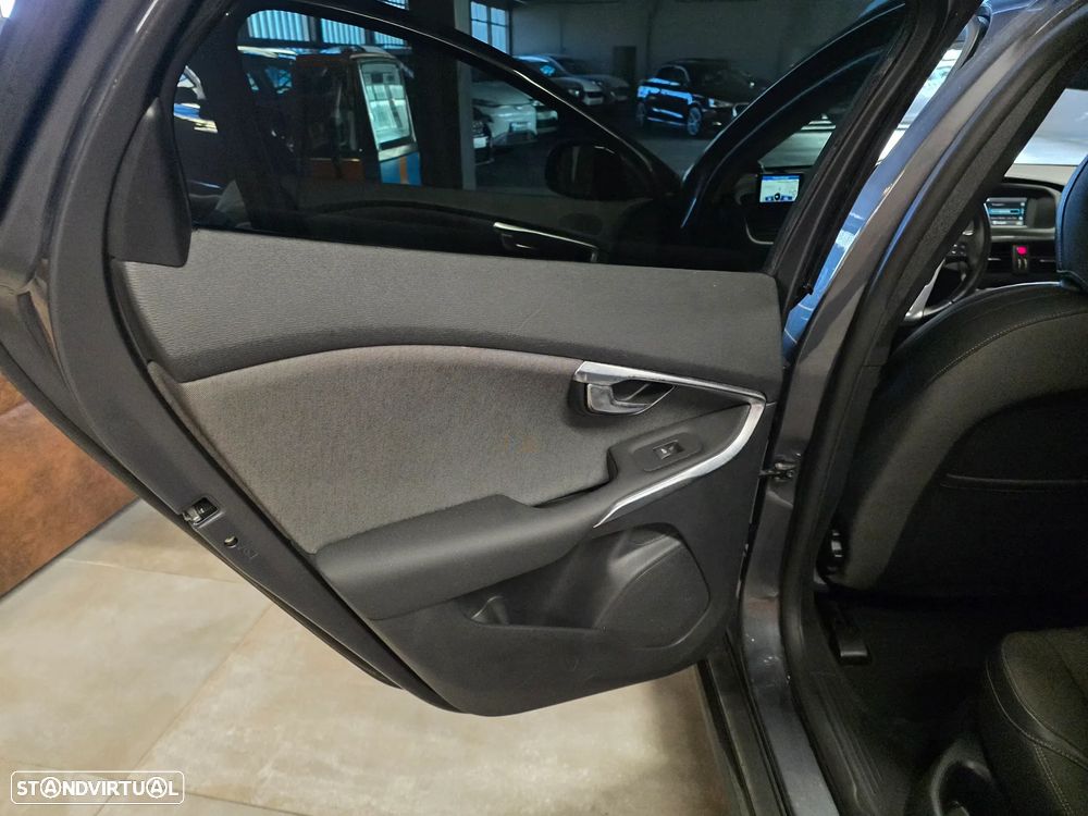 Volvo V40 D2 Summum - 27