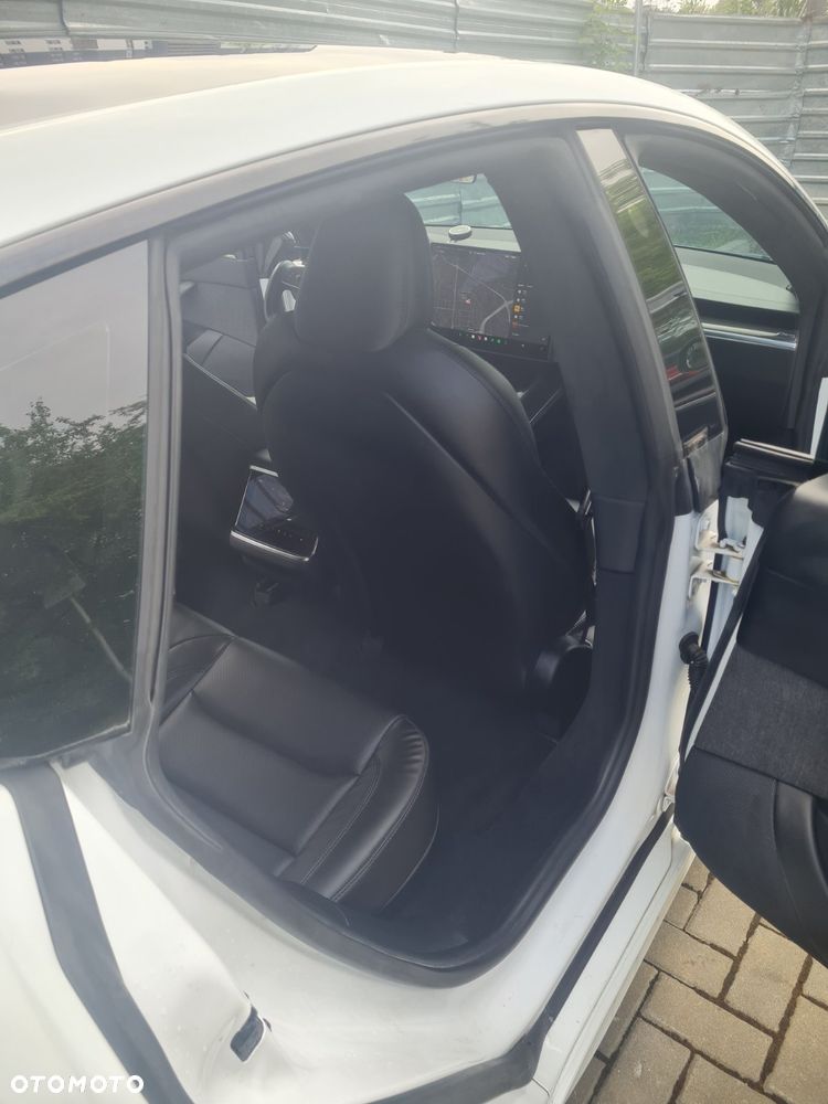 Tesla Model S - 10