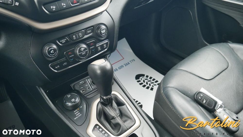 Jeep Cherokee - 10