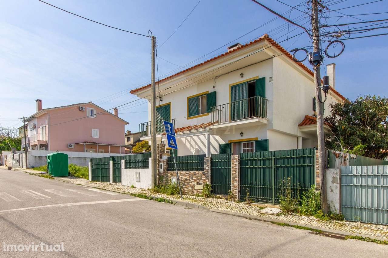 Quinta do Conde - Moradia geminada de 4 assoalhadas - Grande imagem: 2/26