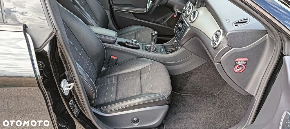 Mercedes-Benz CLA - 16