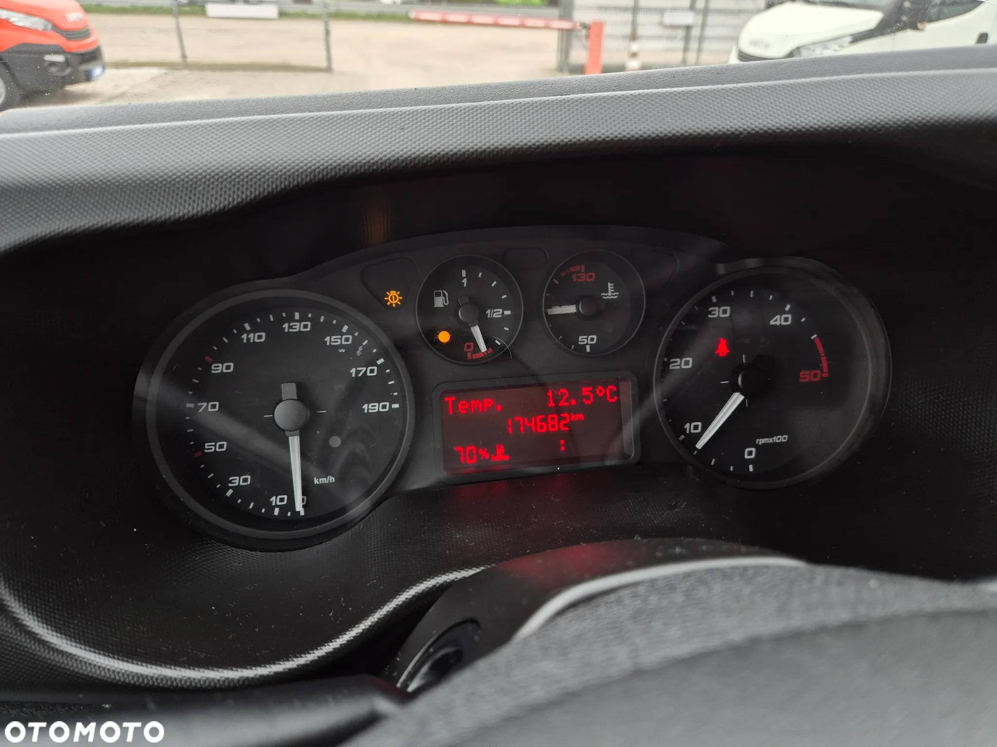 Iveco Daily 35C14, kontener, winda 750KG, bliźniaki - 10