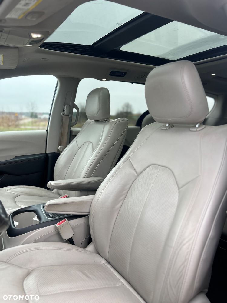 Chrysler Pacifica - 19