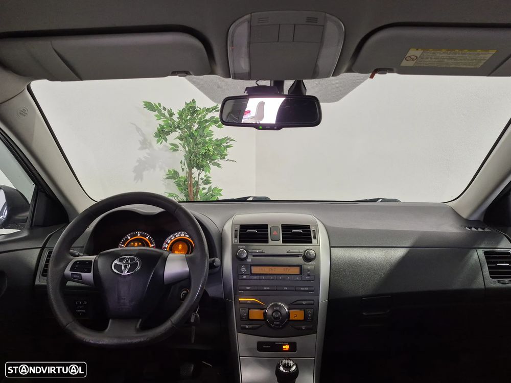 Toyota Corolla 1.4 D-4D Exclusive - 12
