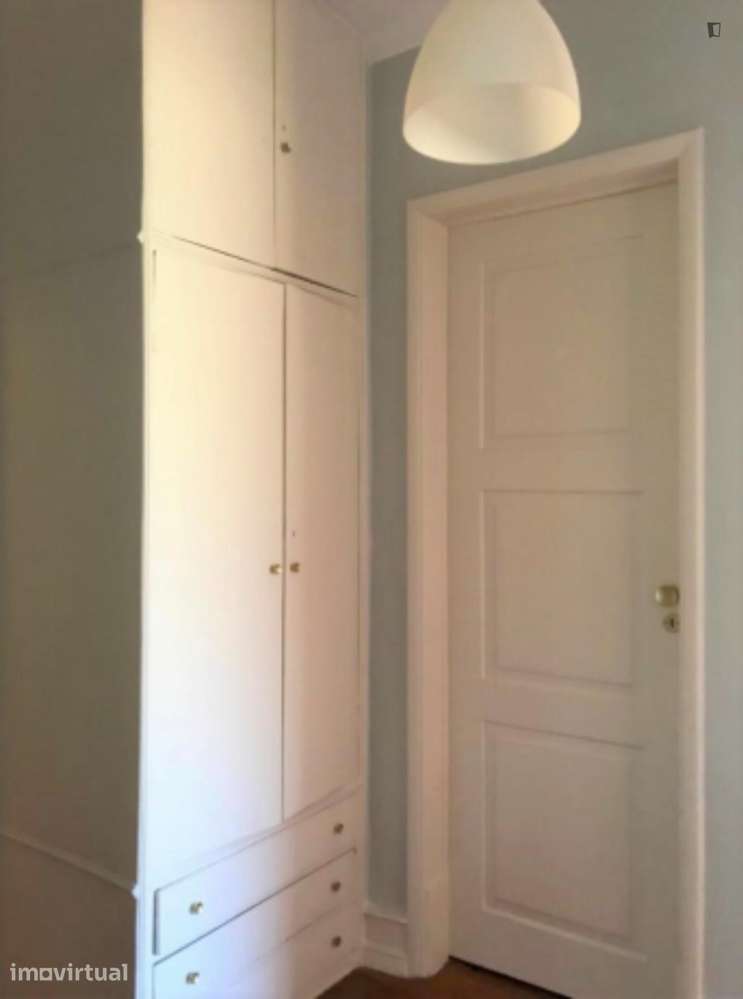 Quarto - localizado em Alameda Lisbon - Grande imagem: 2/5
