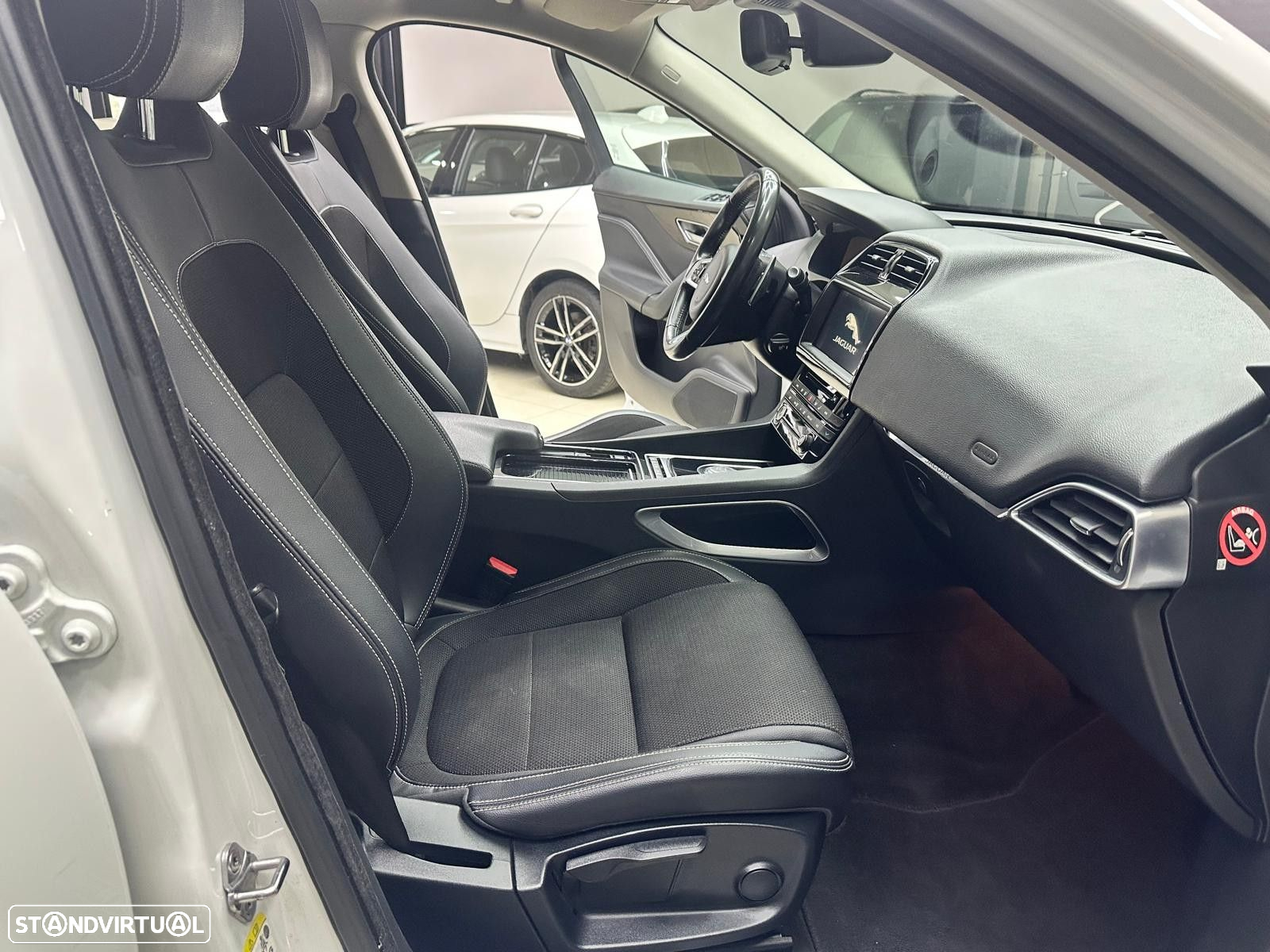 Jaguar F-Pace 2.0 i4D R-Sport AWD Aut. - 31