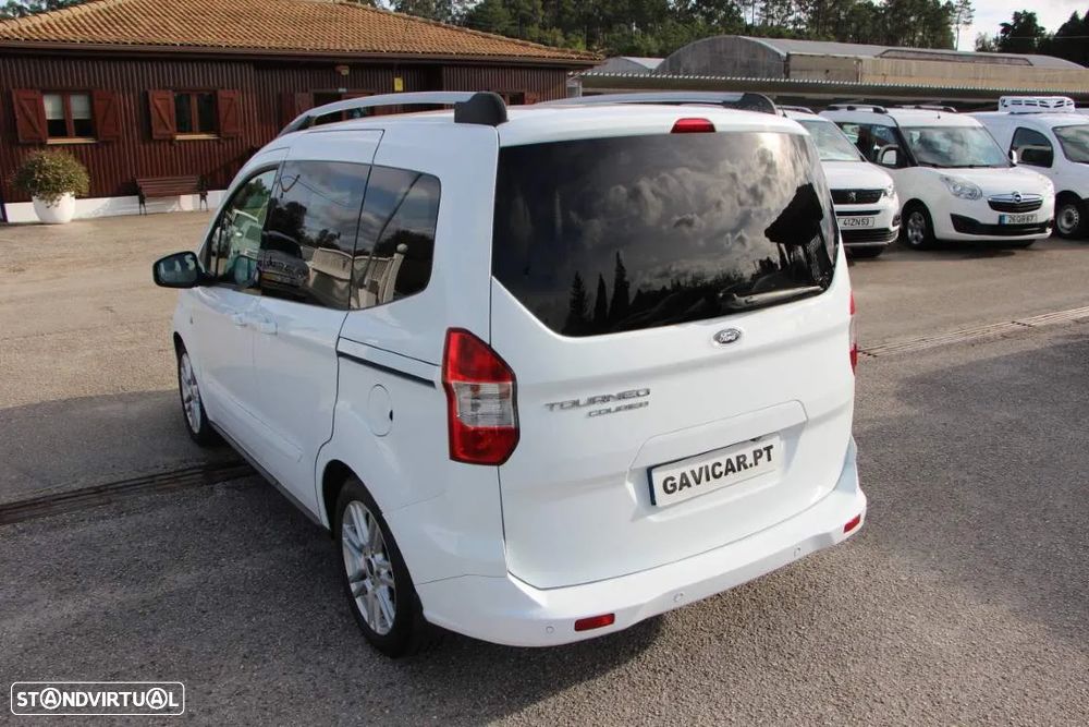 Ford Tourneo Courier 1.5 TDCi Titanium - 17